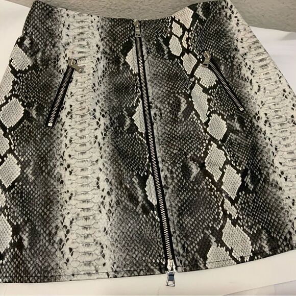I.AM.GIA Faux Snakeskin Leather Skirt With Zippers chain not included size M - Picture 4 of 10
